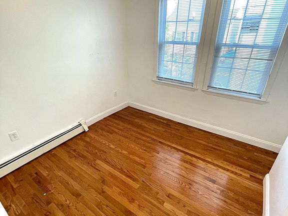 4th image of 238 Everett St #2