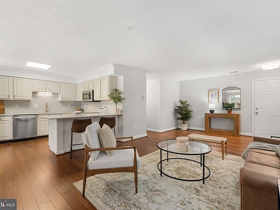5th image of 607 Admiral Dr Unit 203