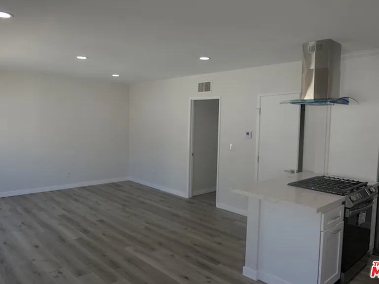 10836 Camarillo St #3 — Photo 11