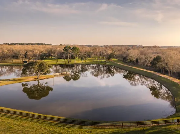 1009 County Road 324, Navasota, TX 77868