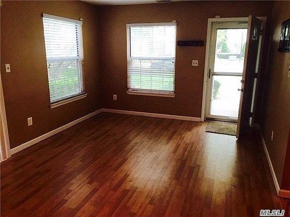 3rd image of 126 Fairview Cir