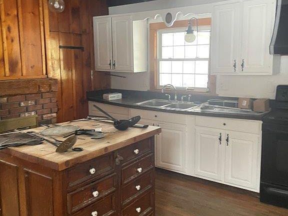 4th image of 18 W Mountain Rd