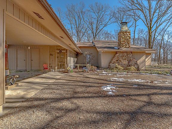 4th image of 6245 Logan Ln