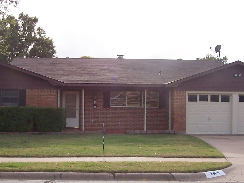 1st image of 2404 N Leighton Cir