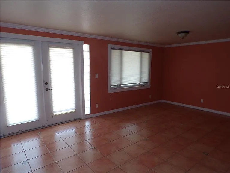 270 Belaire Ct — Photo 17