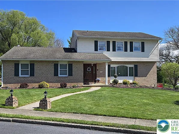1812 Elmhurst Dr, Whitehall, PA 18052