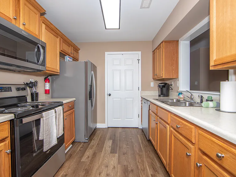 1526 Woodland Ct — Photo 6