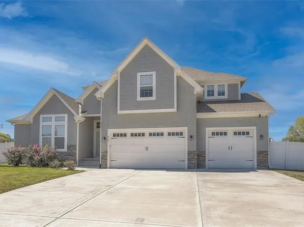 610 Cross Creek Dr, Grain Valley, MO 64029