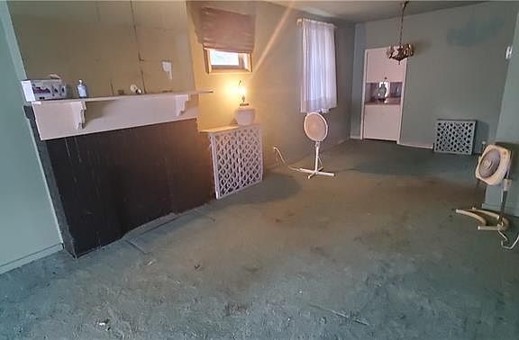 3rd image of 63 White Oak Dr