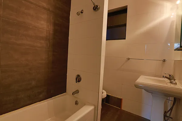 Rented by Helm Management | media 56