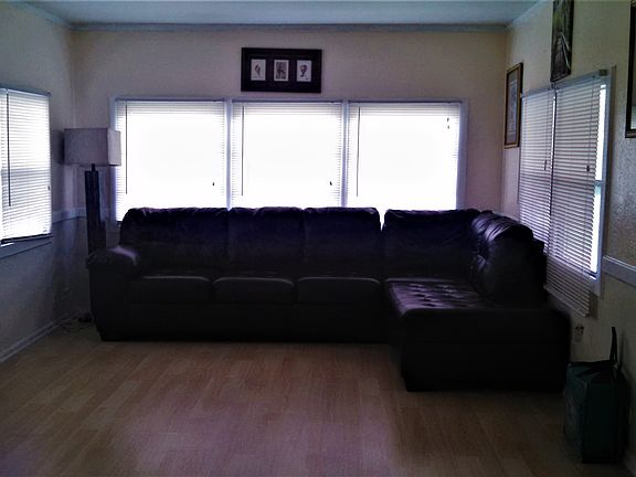 5th image of 10484 Bay St NE