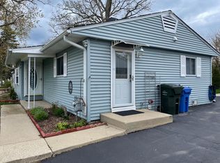 6 Evergreen Ln, Carpentersville, IL 60110