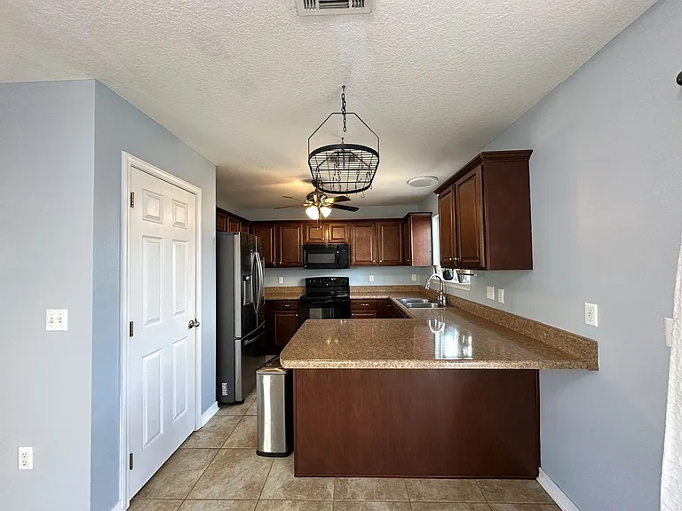 417 Eisenhower Dr — Photo 6