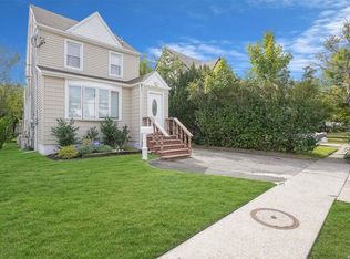 66 Kenmore Rd, Valley Stream, NY 11581
