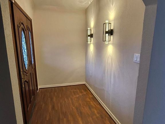 3rd image of 733 E Harris Ave