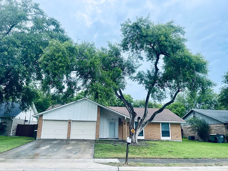 1203 Westwood St — Photo 1