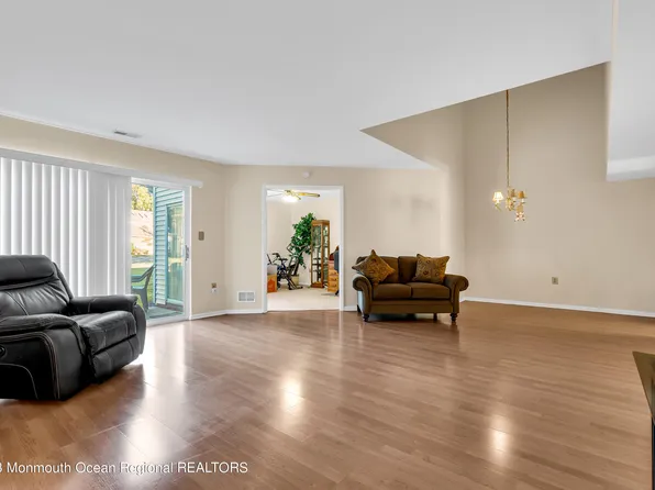 84 Sunnymede Street, Englishtown, NJ 07726