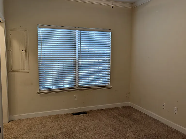 1313 E Hudgens St — Photo 12