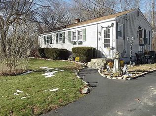 39 Beaver Ave, Warwick, RI 02889