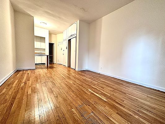 2nd image of 438 E 77th St #4C