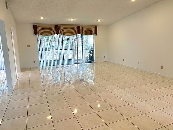 4th image of 7100 NW 106th Ave