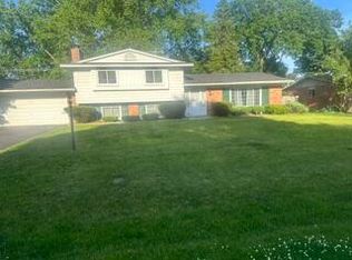 6709 Wild Ridge Ln, West Bloomfield, MI 48322