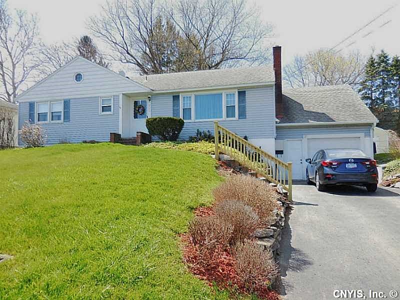 1st image of 220 Marian Dr