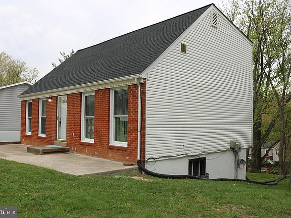 3rd image of 13856 Montoclair Ln