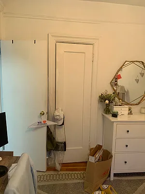 Rented by M.Grossman R.E. Management | media 5