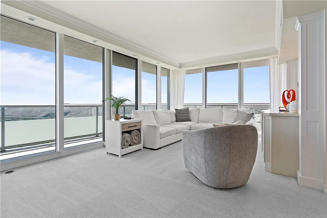 2 bed, 1112 sqft, $6,500 — Photo 3