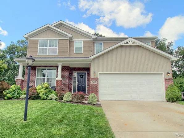 2415 Solace Dr, Commerce Township, MI 48382