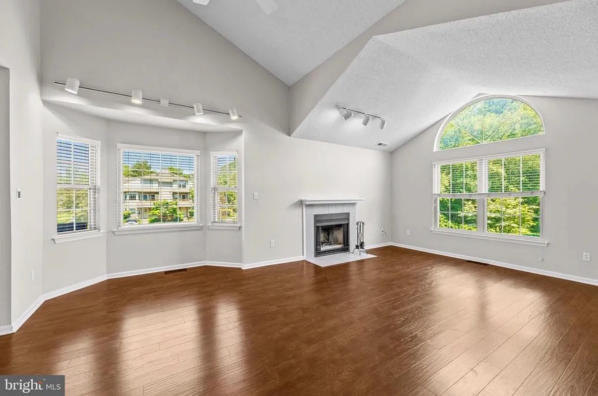 3 bed, 1550 sqft, $3,150 — Photo 2