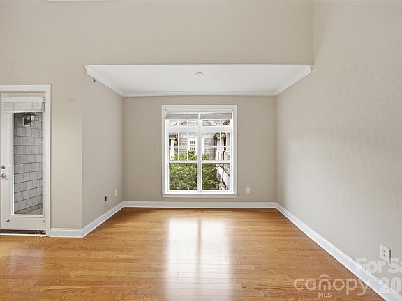 4th image of 301 E Tremont Ave #318