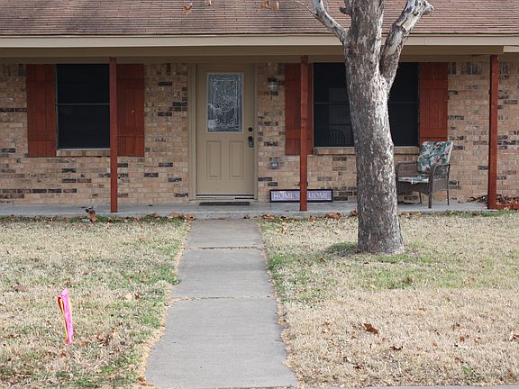 3rd image of 200 Doris Ln