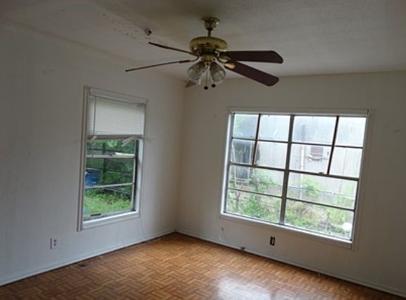 3rd image of 1011 Stonewall St