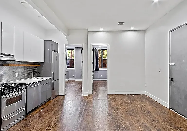 6015 Myrtle Ave #B — Photo 3