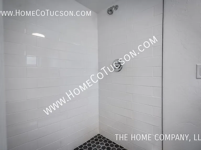 940 E Florita St — Photo 23