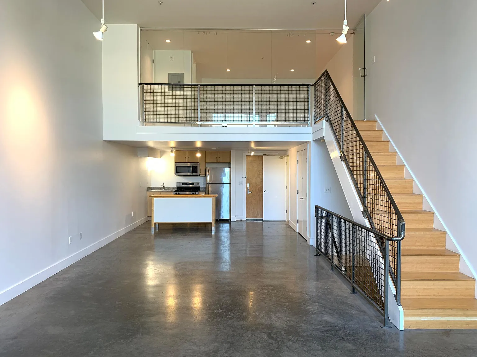 2 bed, 2.5 bath, 1621 sqft, $4,900 — Photo 2