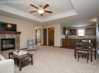 534 Meadow Oak Cir, Fairfax, IA 52228