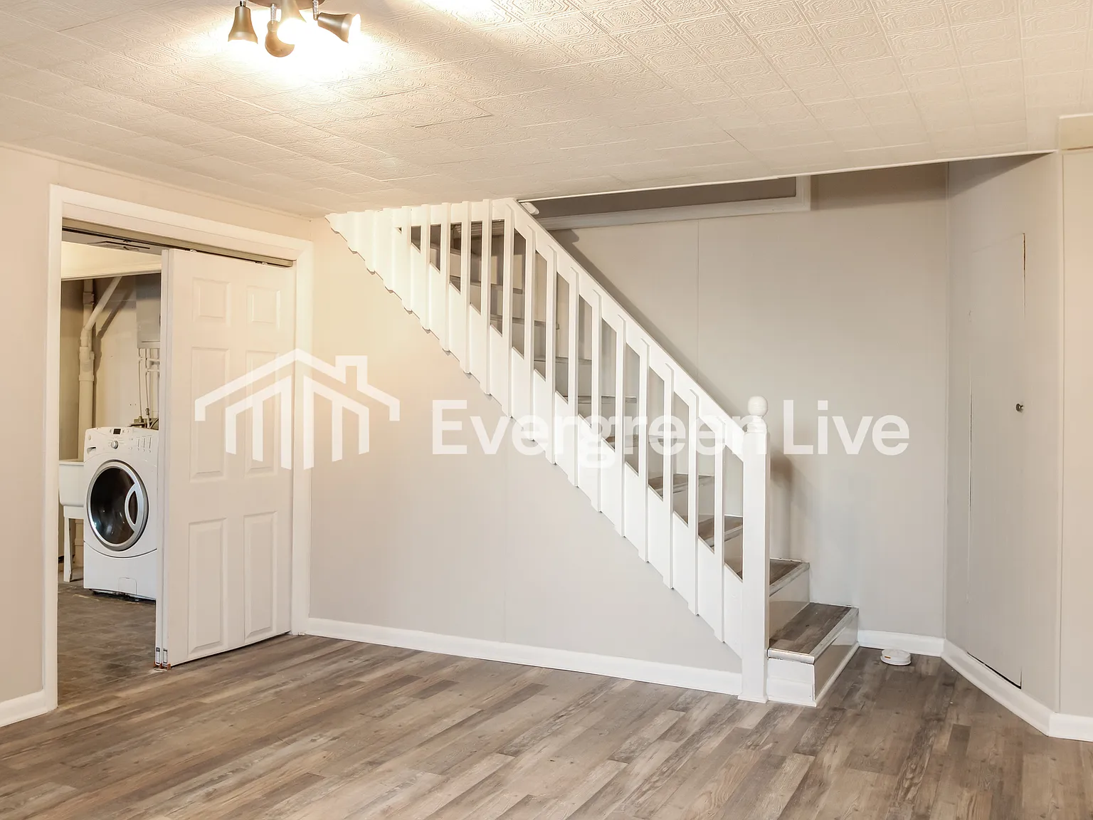 3 bed, 1.5 bath, 1260 sqft, $1,800 — Photo 2