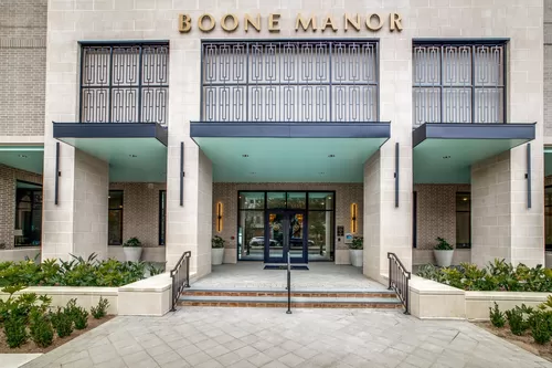Boone Manor Photo 1