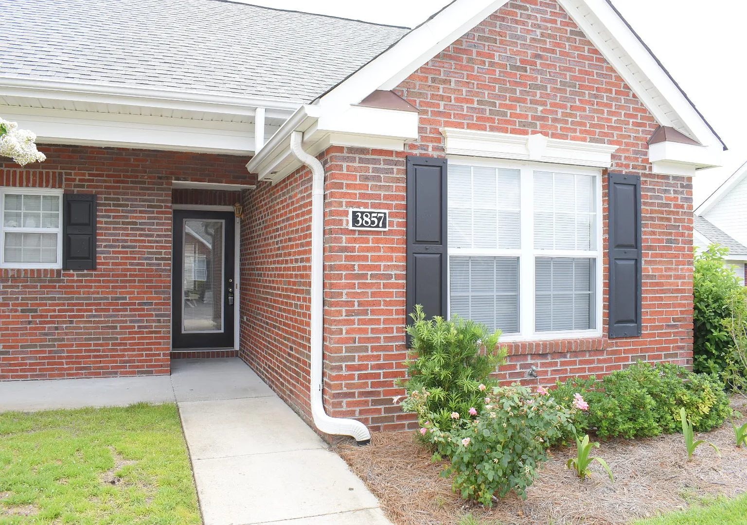 2 bed, 1200 sqft, $1,595 — Photo 2