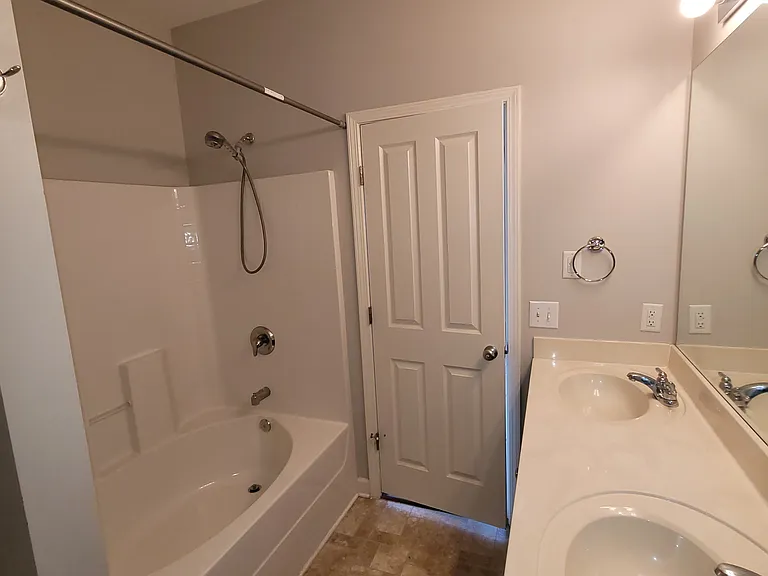 545 Griffin Cir — Photo 13