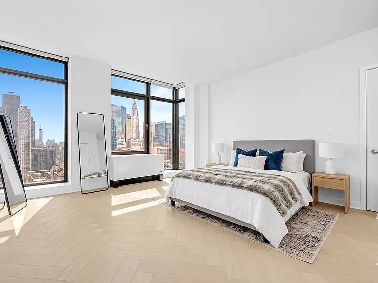 49 E 34th St #14C — Photo 3