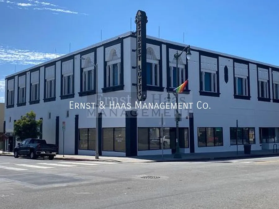 800 S Pacific Ave #202
