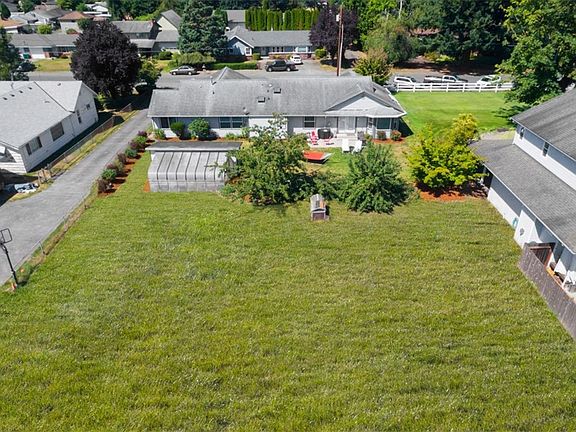 2nd image of 1814 2nd St SE