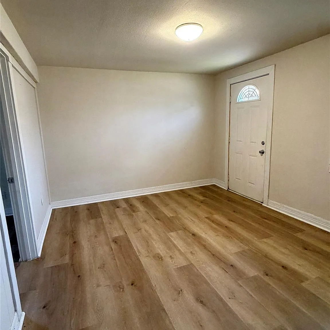 1 bed, 1.0 bath, 655 sqft, $1,000 — Photo 2