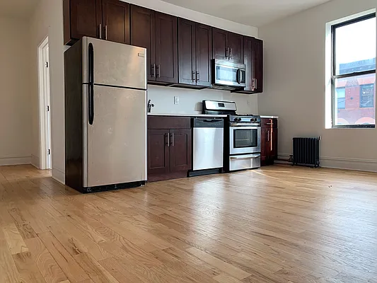 Rented by Hillel Realty Group | media 23