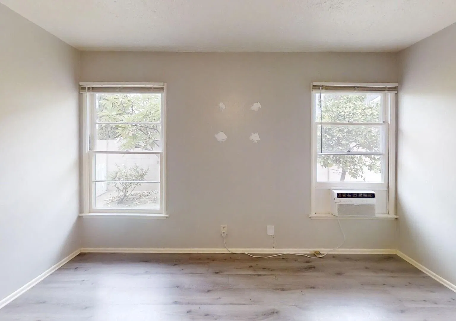 364 N Harwood St — Photo 3