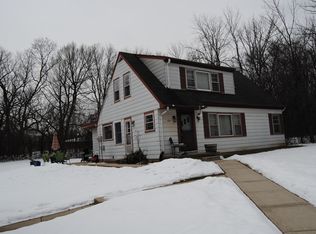 854 W Green Tree Rd, River Hills, WI 53217